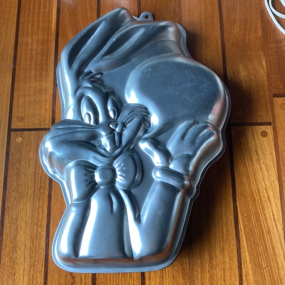 Vintage Wilton Bugs Bunny cake pan